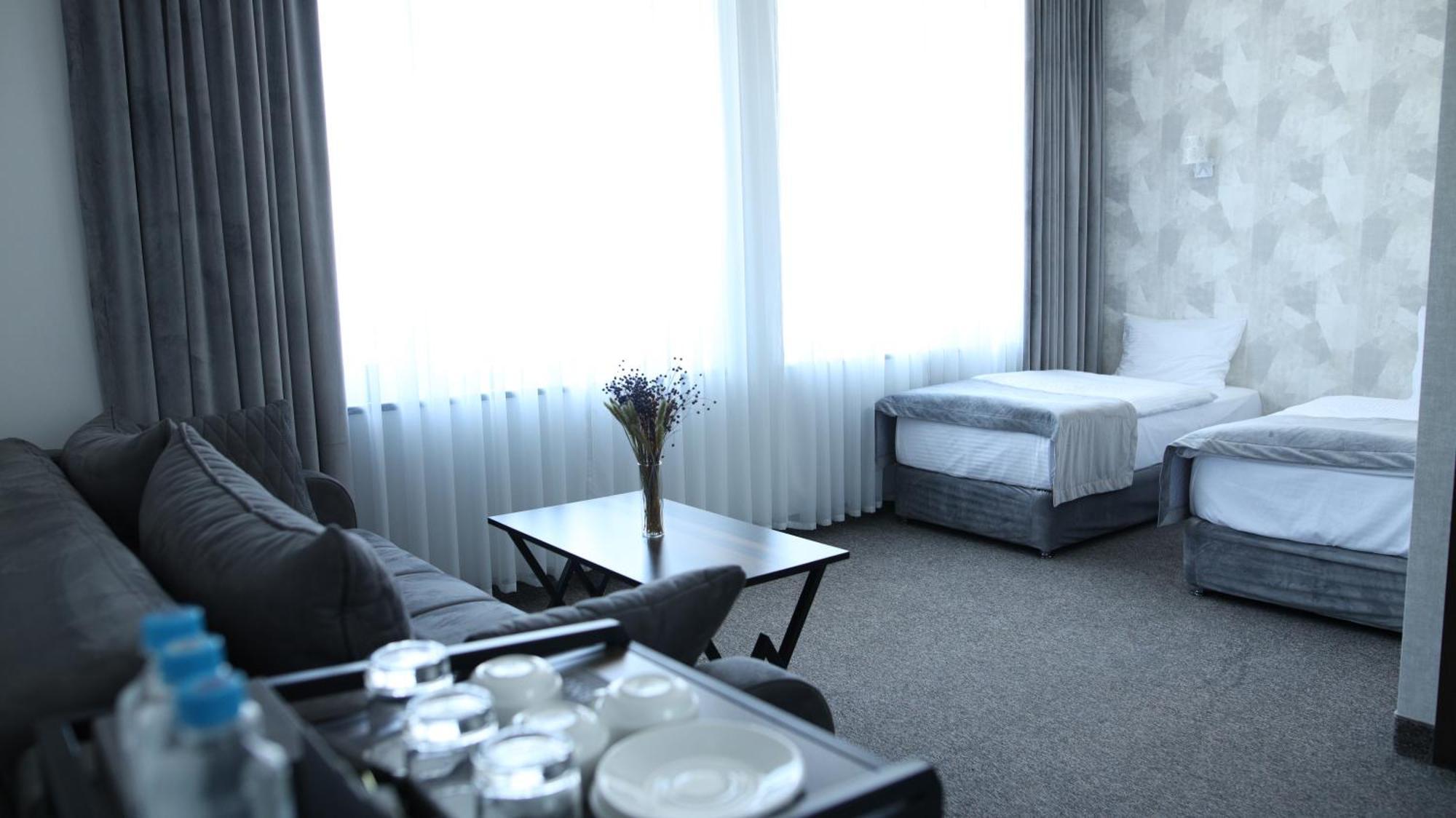 Bmg Hotel By Grigoryans Group Goris Esterno foto