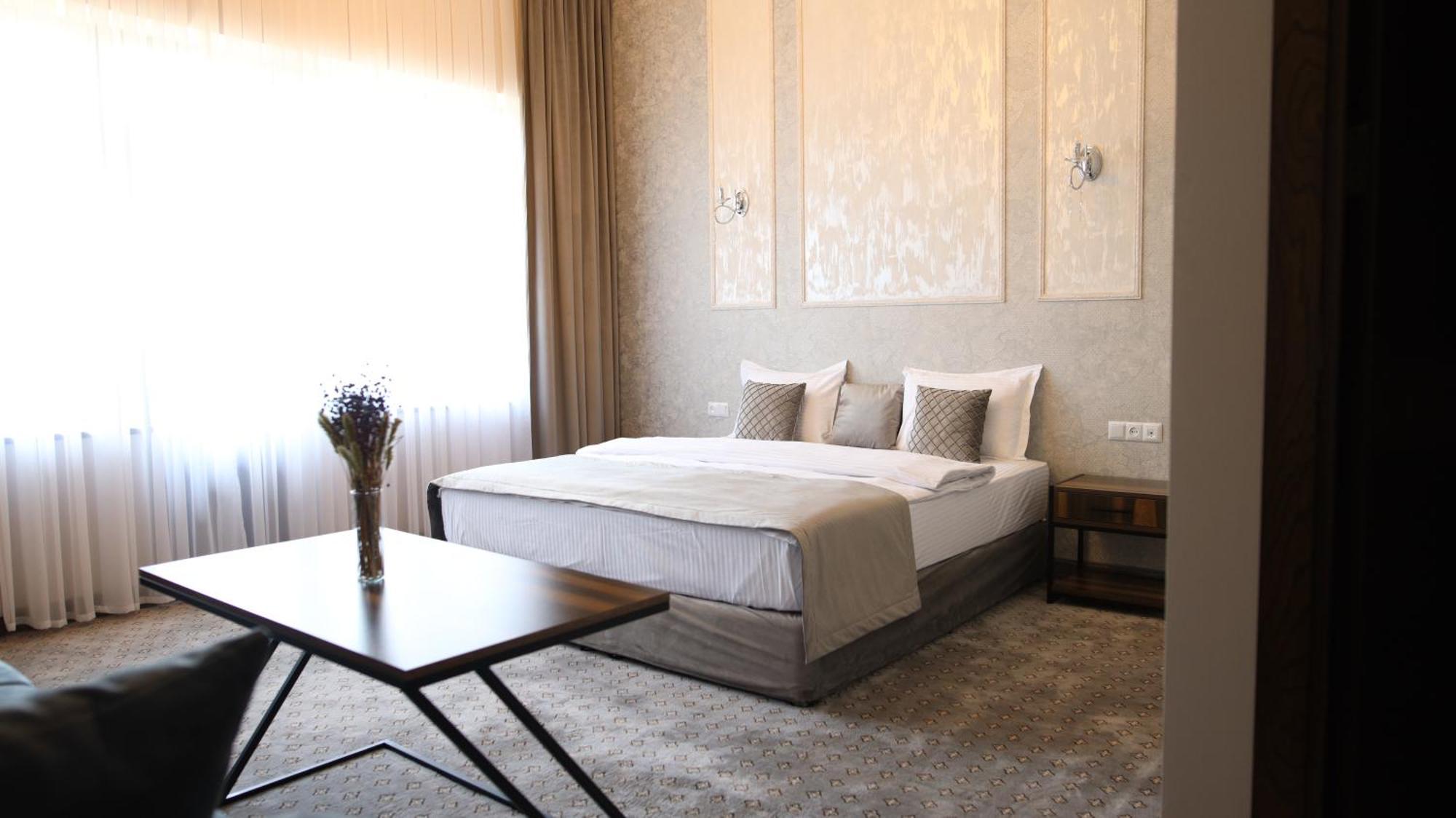 Bmg Hotel By Grigoryans Group Goris Esterno foto