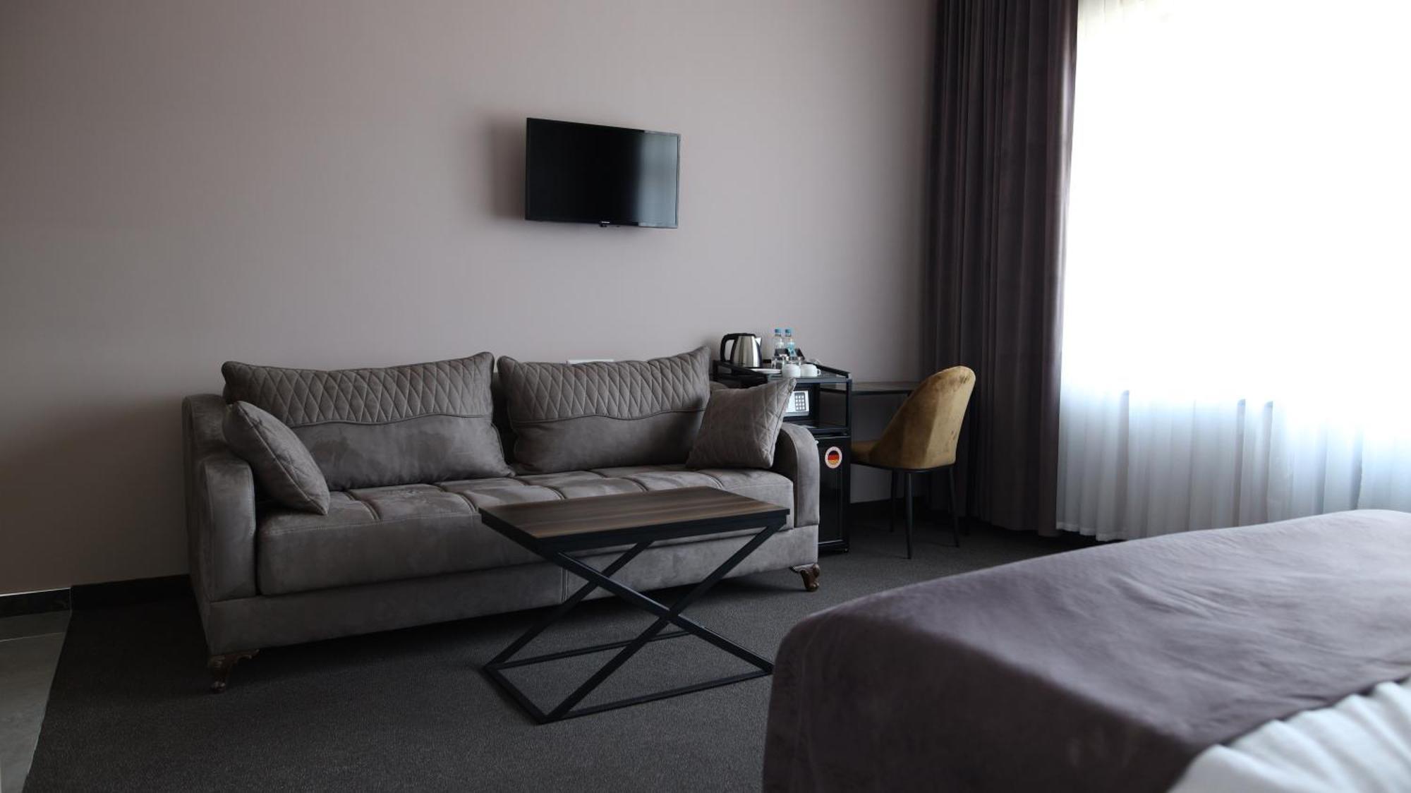 Bmg Hotel By Grigoryans Group Goris Esterno foto