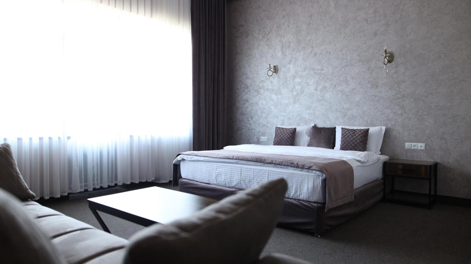 Bmg Hotel By Grigoryans Group Goris Esterno foto