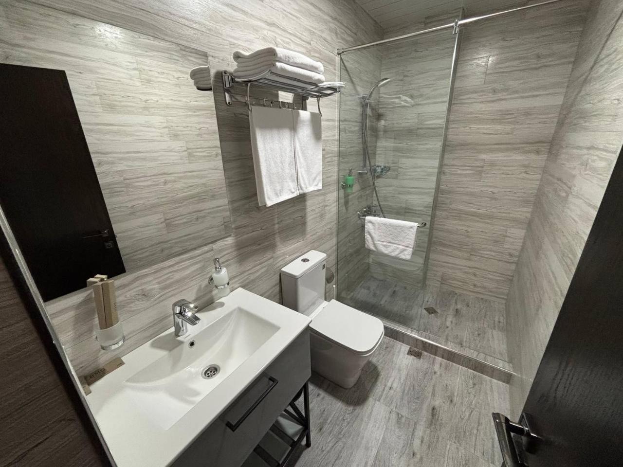 Bmg Hotel By Grigoryans Group Goris Esterno foto
