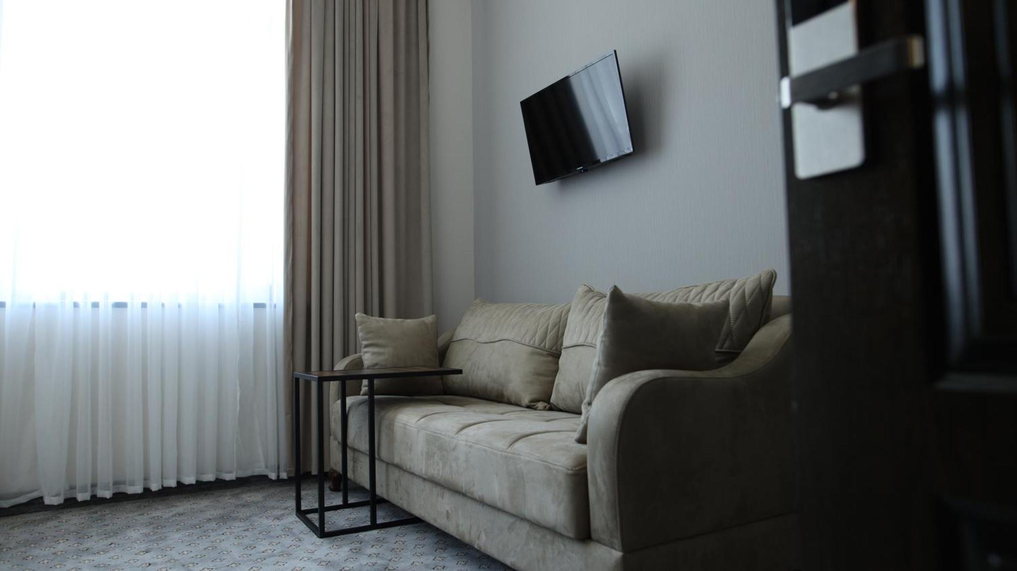 Bmg Hotel By Grigoryans Group Goris Esterno foto